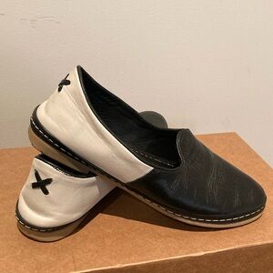 DNA Footwear Women’s 39 Leather Flats, Black & White, Contrast Stitching Detail